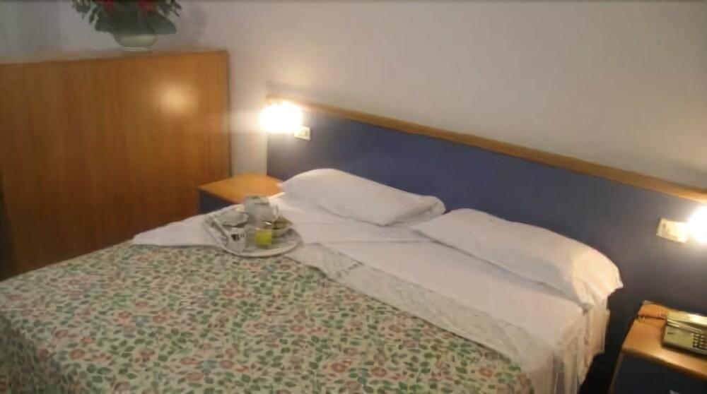Hotel Byron Lerici Exterior photo